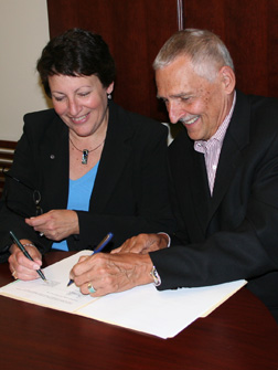 Diane   Diel and Tom Basting sign Petition