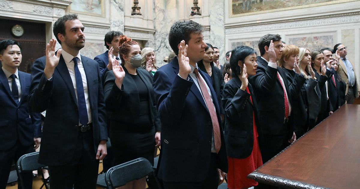 UW Law School Class of 2023 takes the Attorney's Oath