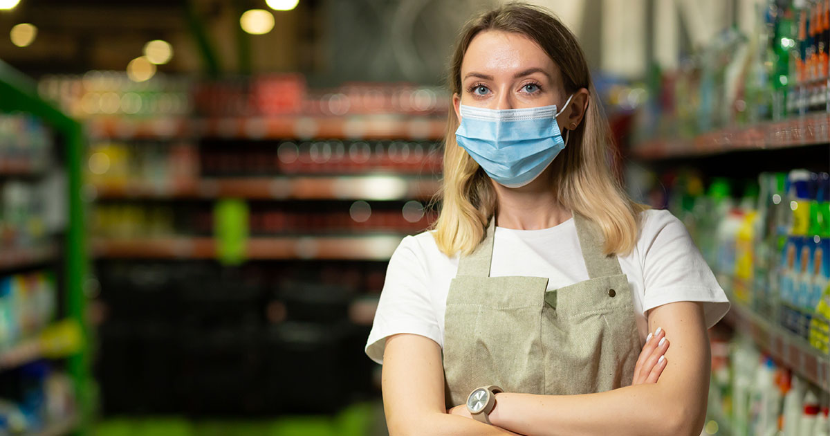 employee with mask