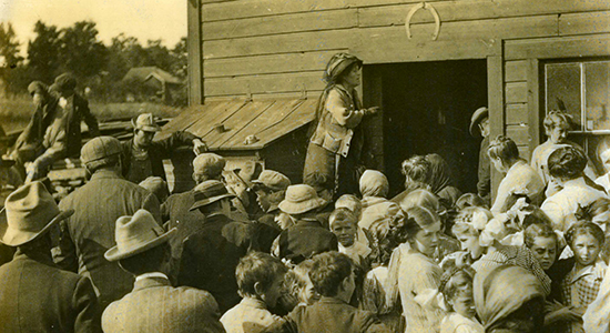 Belle Case LaFollette addresses farmers