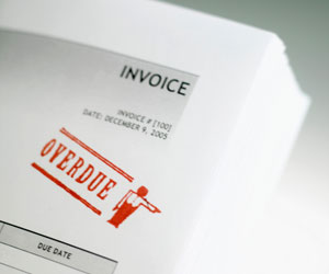 Retainer agreements, not billing   invoices, control client's payment   obligations to law firm